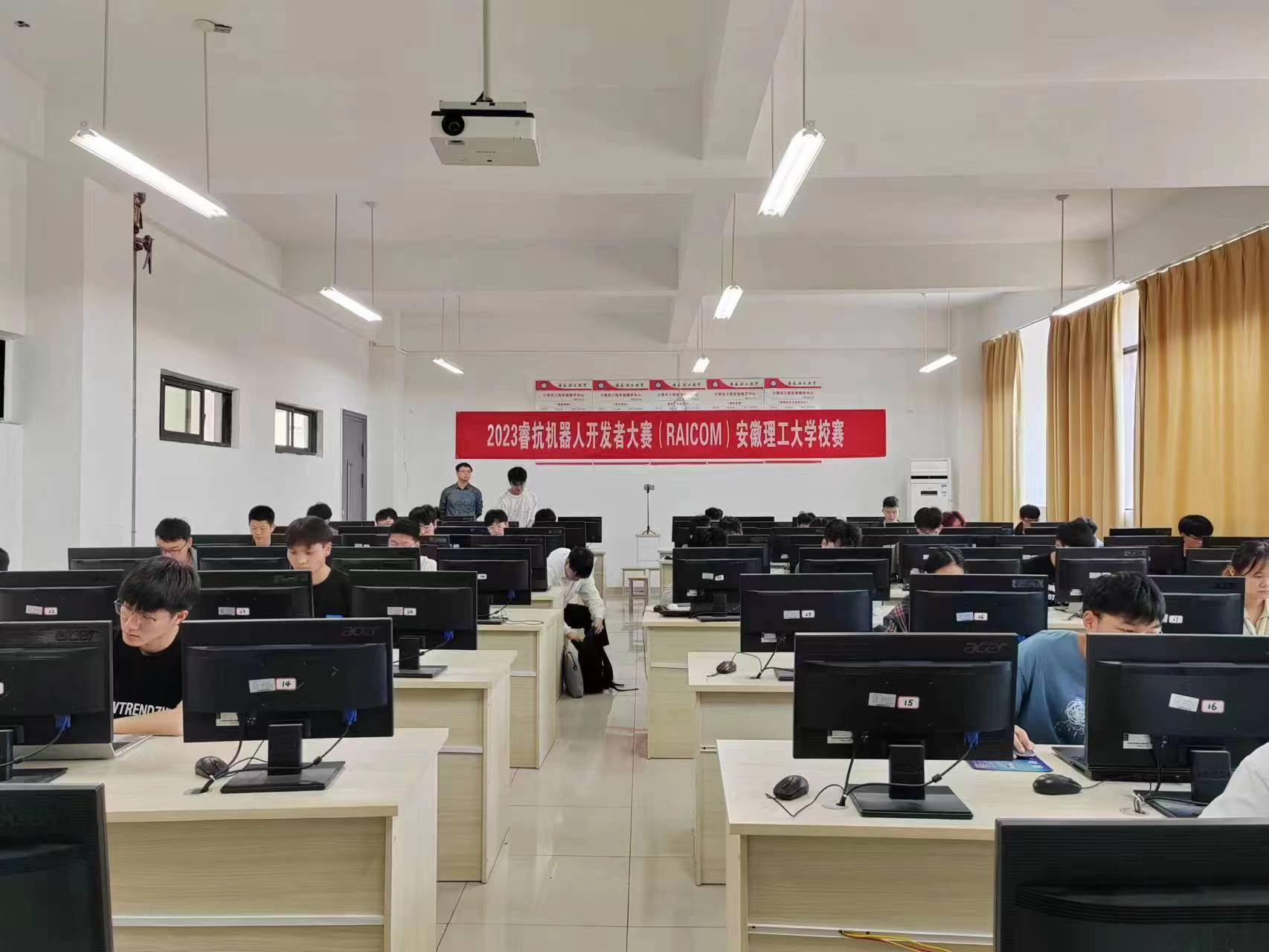 計算機學院成功舉辦睿抗機器人開發者大賽(RAICOM)校內選拔賽，聚焦計算機軟硬件技術開發